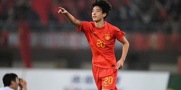 开云体育-意外！朱鹏宇意外成中国球员留洋热门人选，球迷却表示是谣言|大连英博|英博|德甲|国足|中国男足_新浪体育_新浪新闻