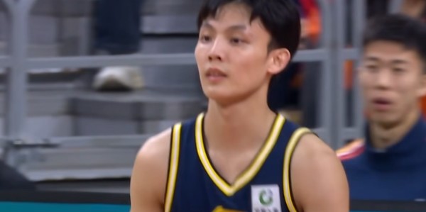 开云体育-广东3消息！徐杰自曝伤情未愈，朱芳雨引援生变，崔永熙复出推迟