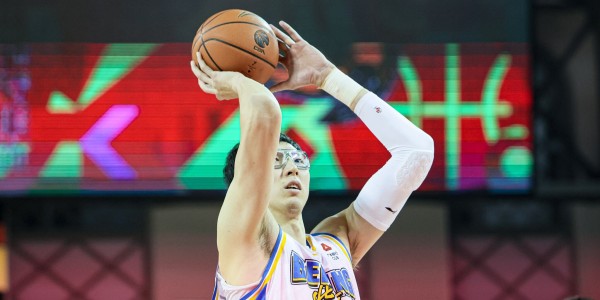 开云娱乐-状态火热！周琦半场7中6高效拿下13分7板2帽 前6投全中