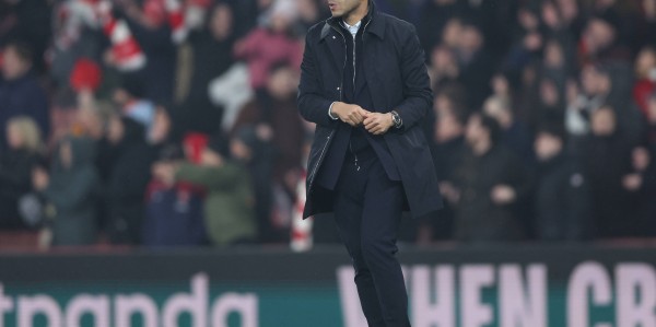 开云娱乐-邮报：罗塞尼尔选择约恩森却自食苦果，主场逆转希望渺茫