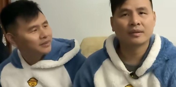 开云-上海40岁双胞胎兄弟，同居30年不结婚，哥哥扮演老公 弟弟是老婆