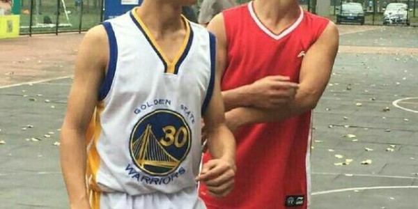 最近山寨版球星火了！库里忍了，詹姆斯忍了，威少实在忍不了|斯蒂芬·库里|拉塞尔·威斯布鲁克|艾弗森|拉塞尔-威斯布鲁克|nba_新浪体育_新浪新闻