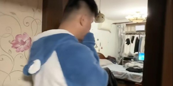 开云-上海40岁双胞胎兄弟，同居30年不结婚，哥哥扮演老公 弟弟是老婆