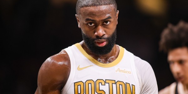 开云体育-如何定义造犯规？杰伦·布朗：夸大身体接触 故意装成被犯规