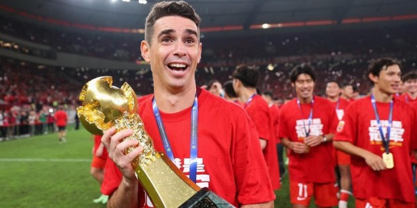 开云-奥斯卡空降卡塔尔，携家人与海港会合，见证海港1-4惨败泽尼特|上海海港|热身赛|奥斯卡-罗梅罗|圣彼得堡泽尼特俱乐部|穆斯卡特_新浪体育_新浪新闻