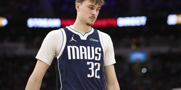 开云娱乐-弗拉格：浓眉和欧文在心理层面上给了我很多帮助 他们是我的榜样