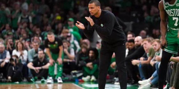 绿军主帅已经斩获生涯百胜，他和球员们相互成就