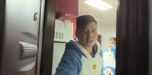 开云-上海40岁双胞胎兄弟，同居30年不结婚，哥哥扮演老公 弟弟是老婆