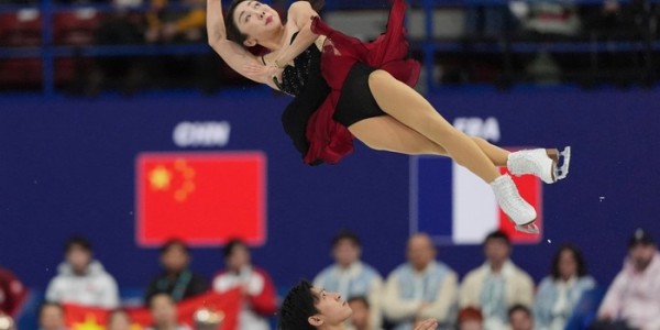 KAIYUN下载app-（米兰冬奥会）花样滑冰团体赛：隋文静/韩聪出战双人滑短节目|AC米兰|米兰冬奥会花样滑冰团体赛|滑冰馆|双人滑短节目比赛|米兰滑冰馆_新浪体育_新浪新闻